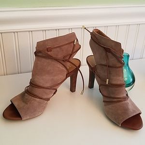 Frank Sarto Quinera Ankle Bootie